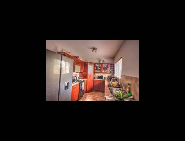 3 BEDROOM HOUSE FOR SALE IN POMONA
